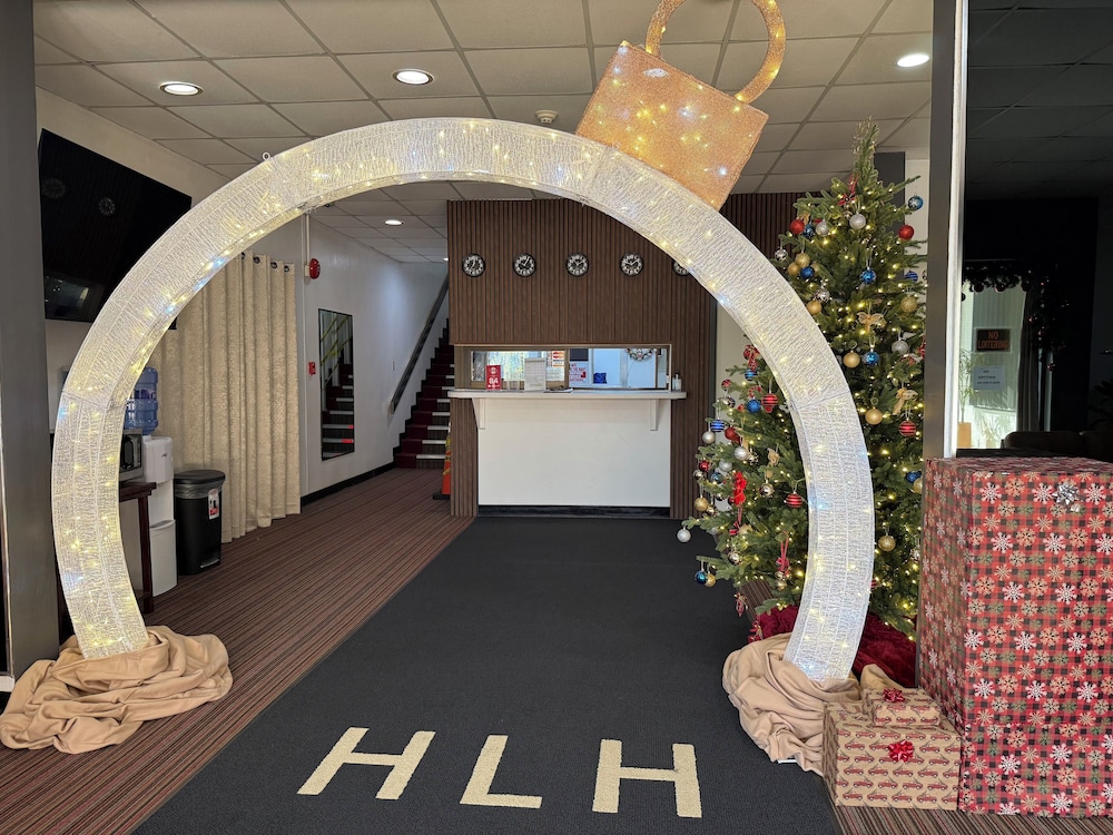 Harmon Loop Hotel 31/36