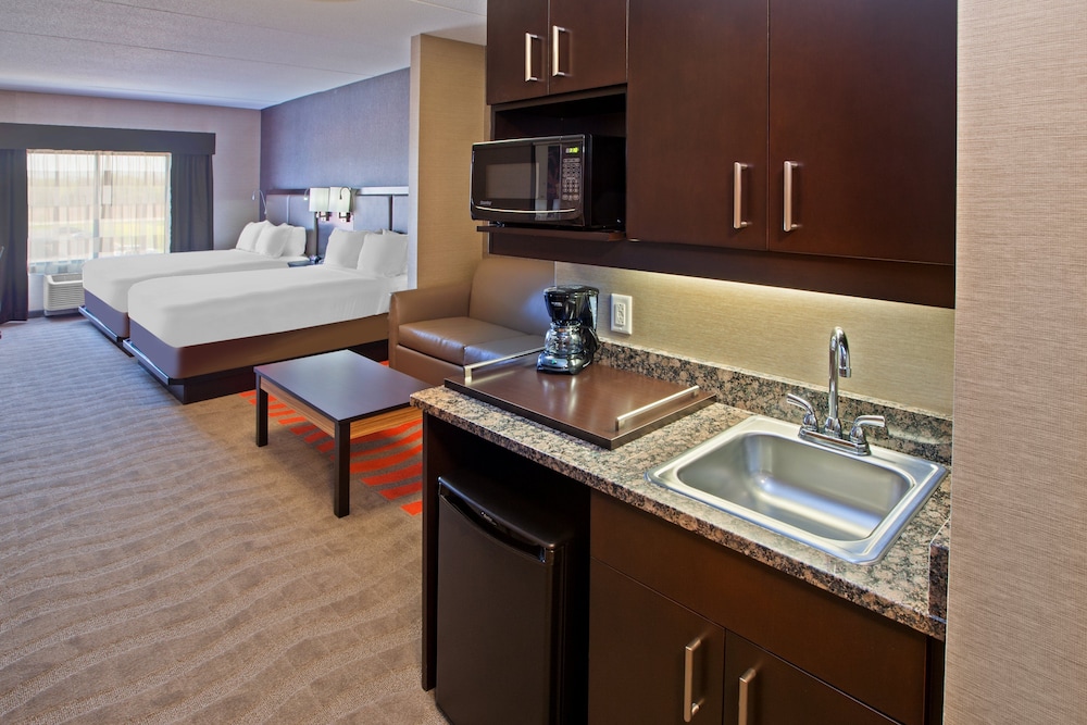 Holiday Inn Express Hotel And Suites Columbus Edinburgh 37/46
