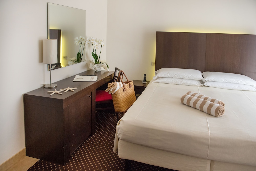 Hotel Cristina Corona 7/22