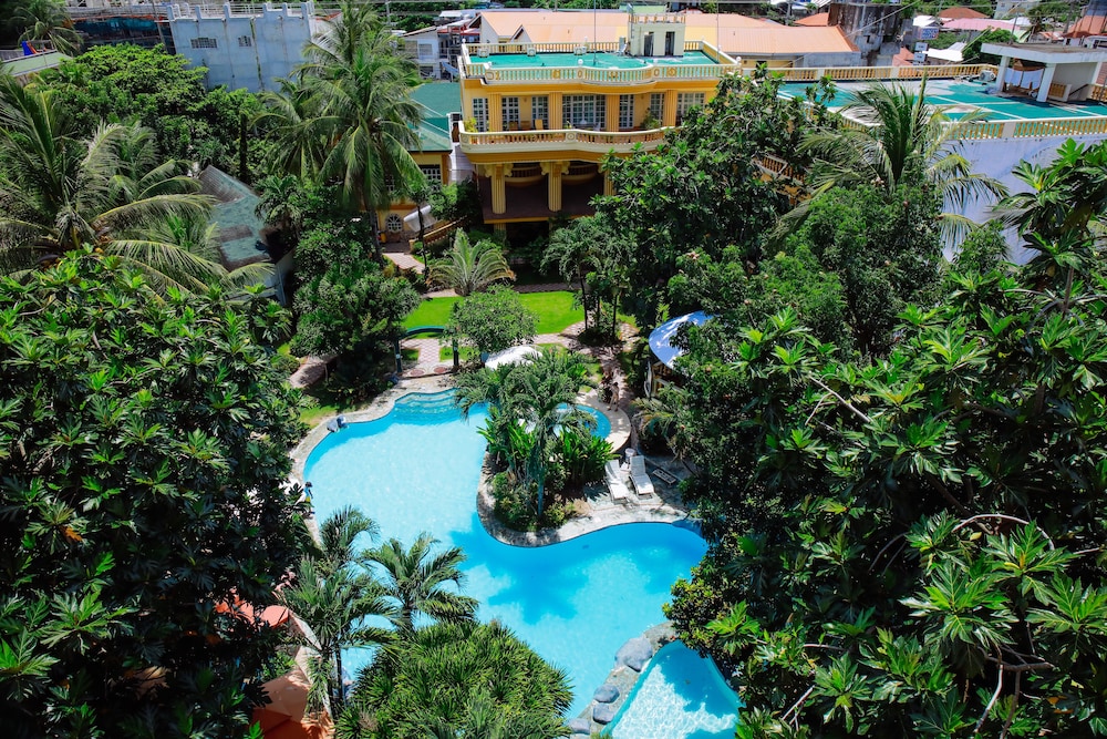 Paradise Garden Resort Hotel and Convention Center 7/50