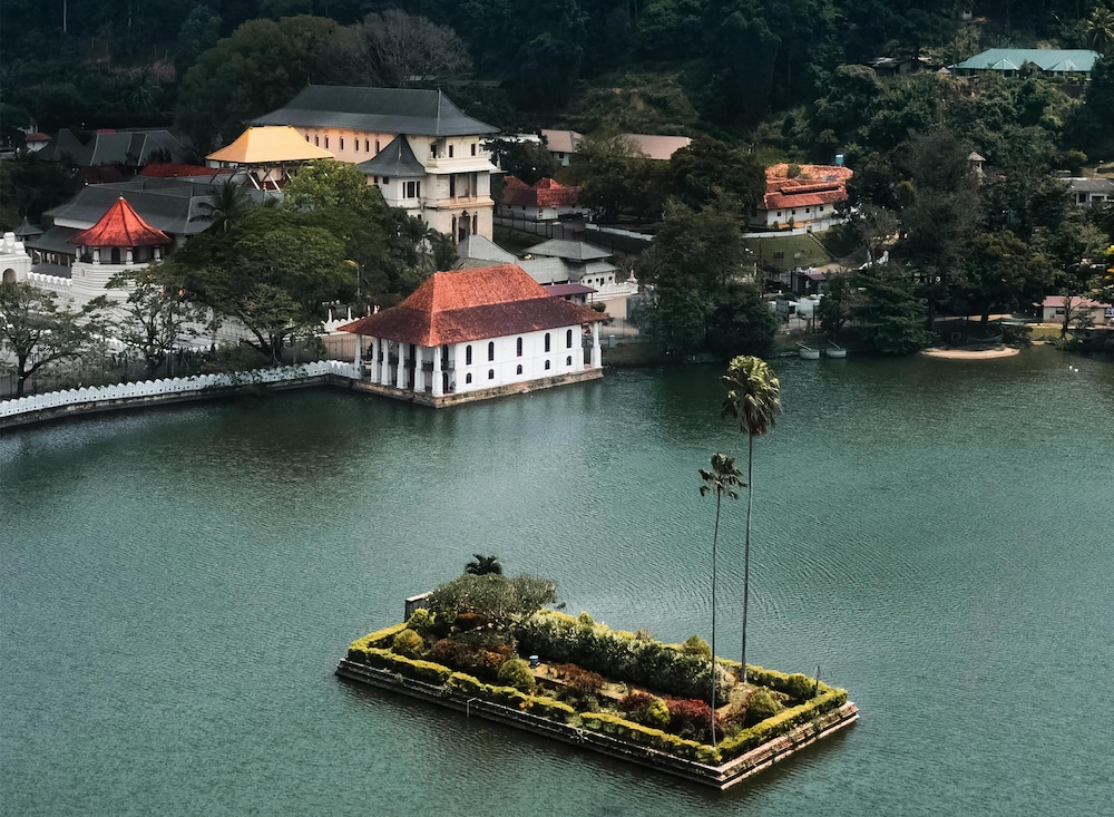 Radisson Hotel Kandy 69/72