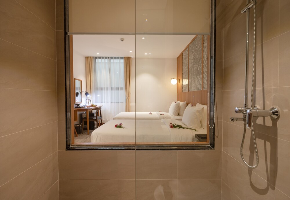 Majestic Premium Hotel 33/70