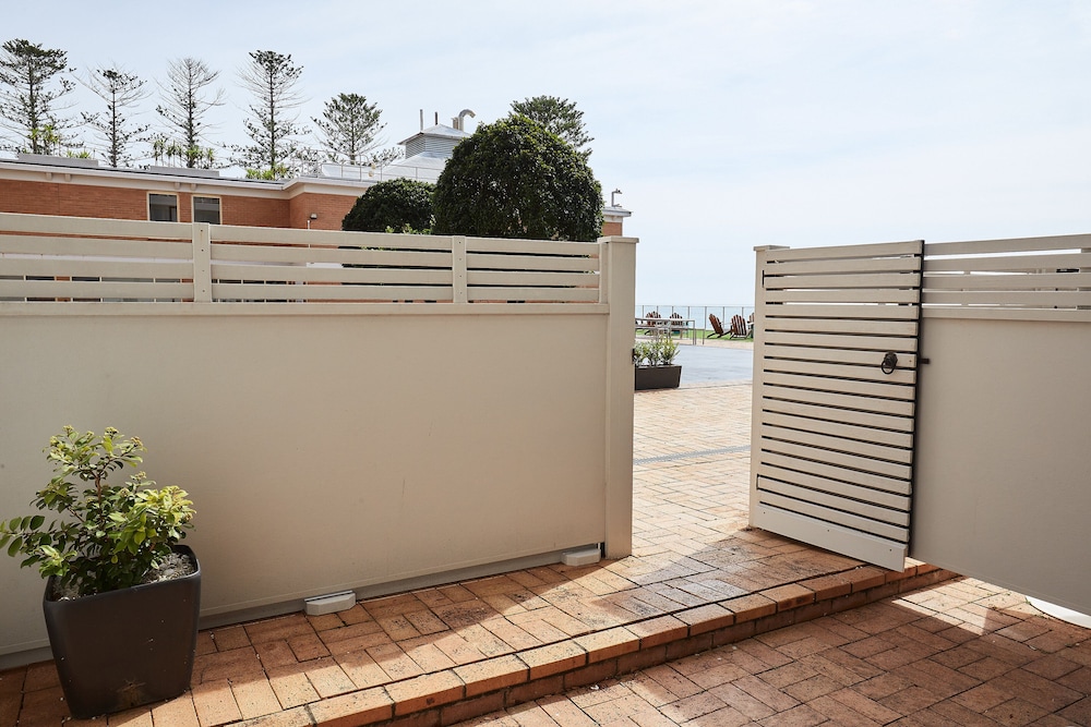 Crowne Plaza Terrigal 7/75