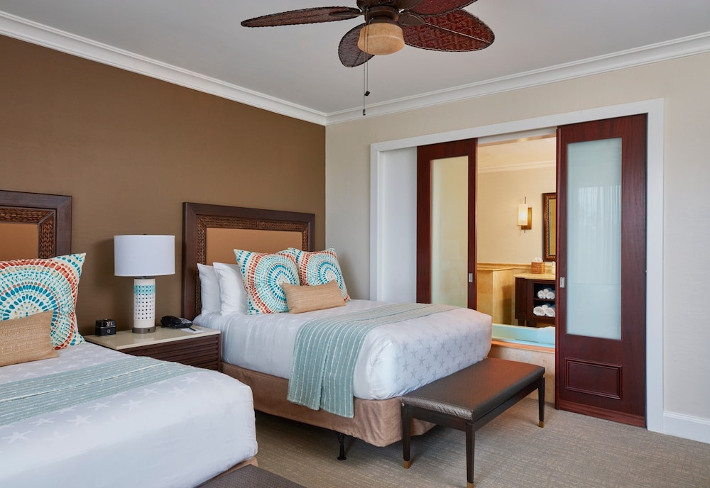 room, 2 queen beds, resort view