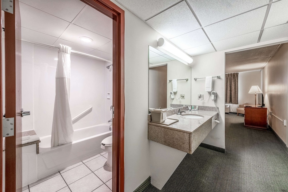 Quality Inn Bradley- Bourbonnais 23/33