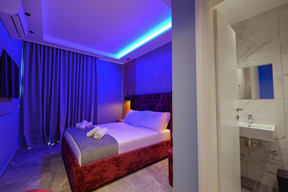 غرفة كومفورت بسرير كوين بإطلالة على المسبح، Hotel Piramida 3/5