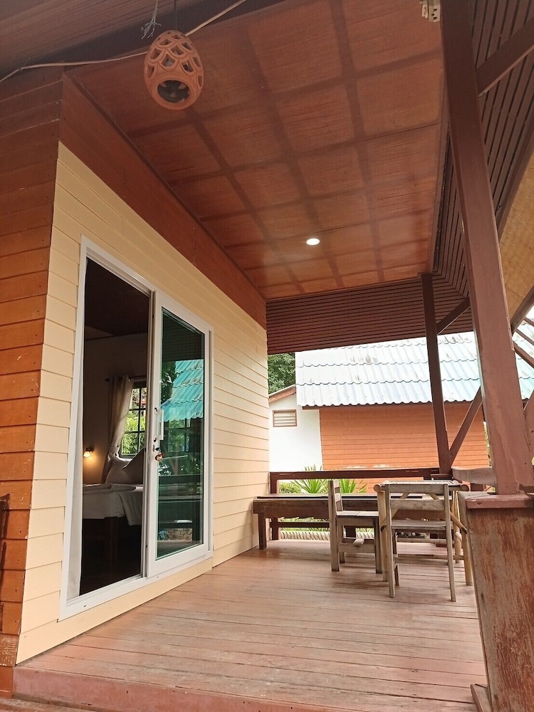 P.D. Beach Resort 25/50