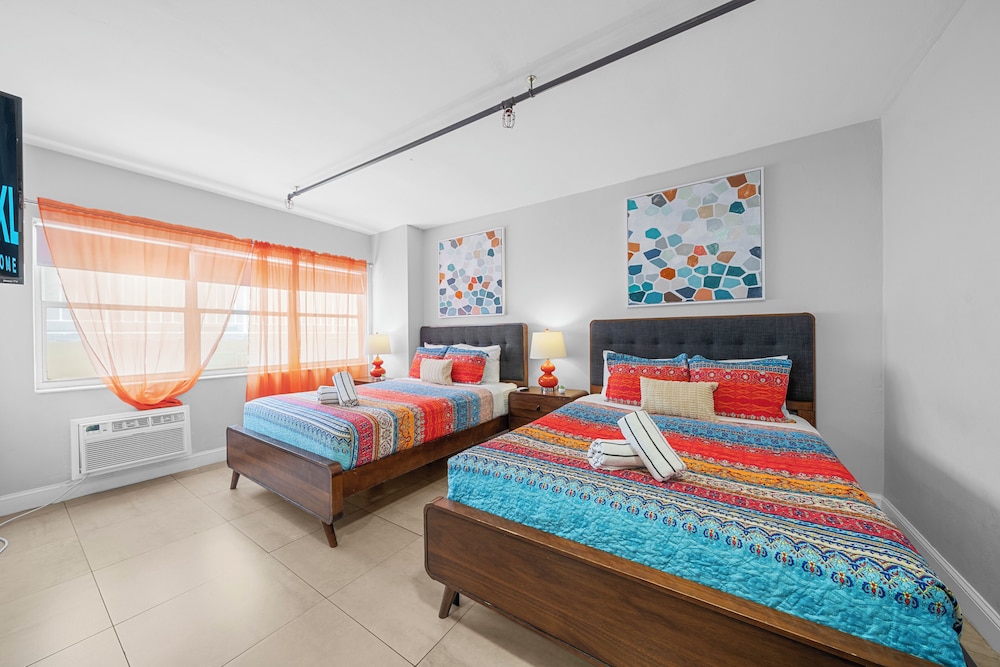 PREMIUM, STUDIO, 2 QUEEN BEDS, SOFA, KITCHEN