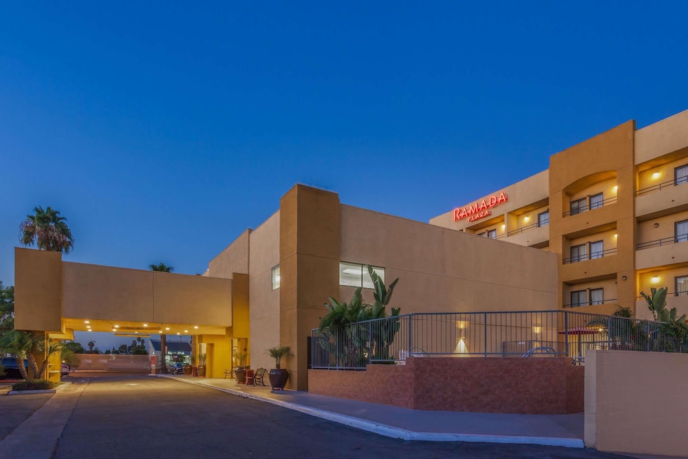 Ramada Plaza By Wyndham Garden Grove/Anaheim South 4/43