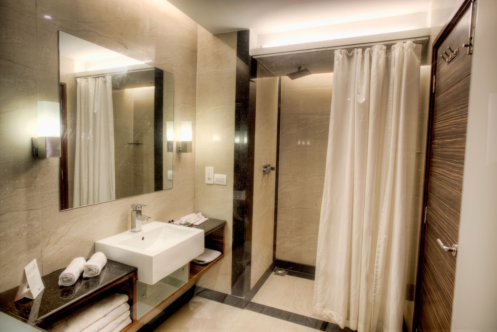 Mercure Chandigarh Tribune Chowk 66/66
