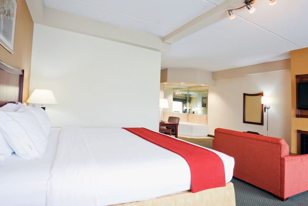 Four Points by Sheraton Fayetteville Fort Liberty 9/41