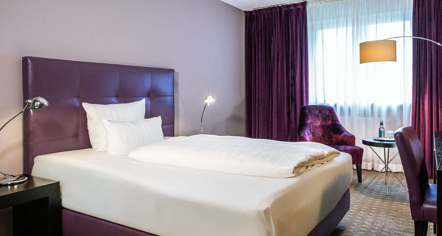 Super, Queen Bed