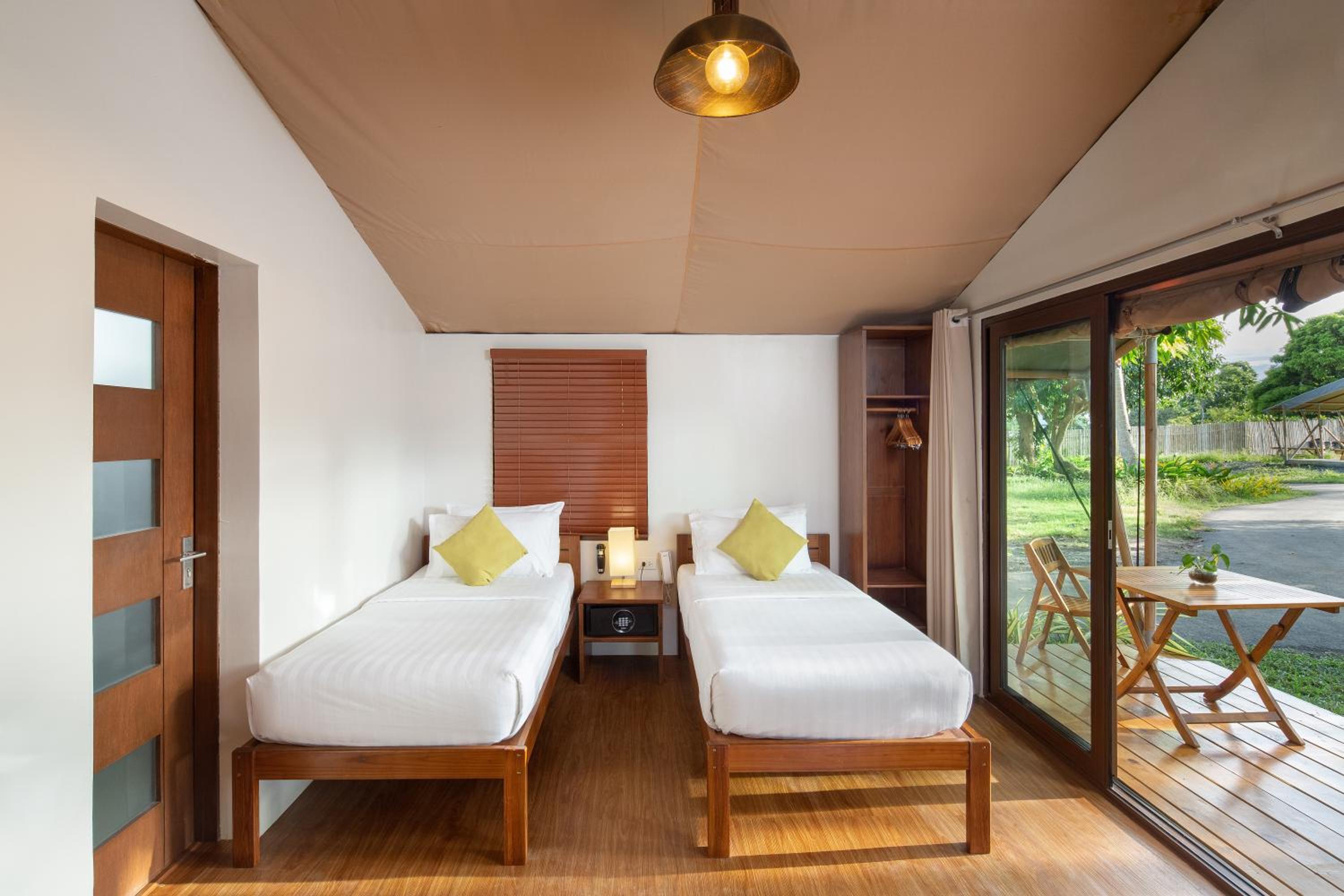 Duo, Cabin
