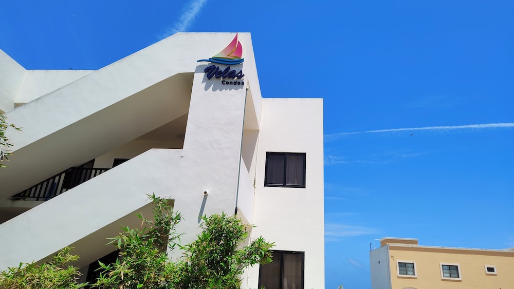Velas Condos 4/48