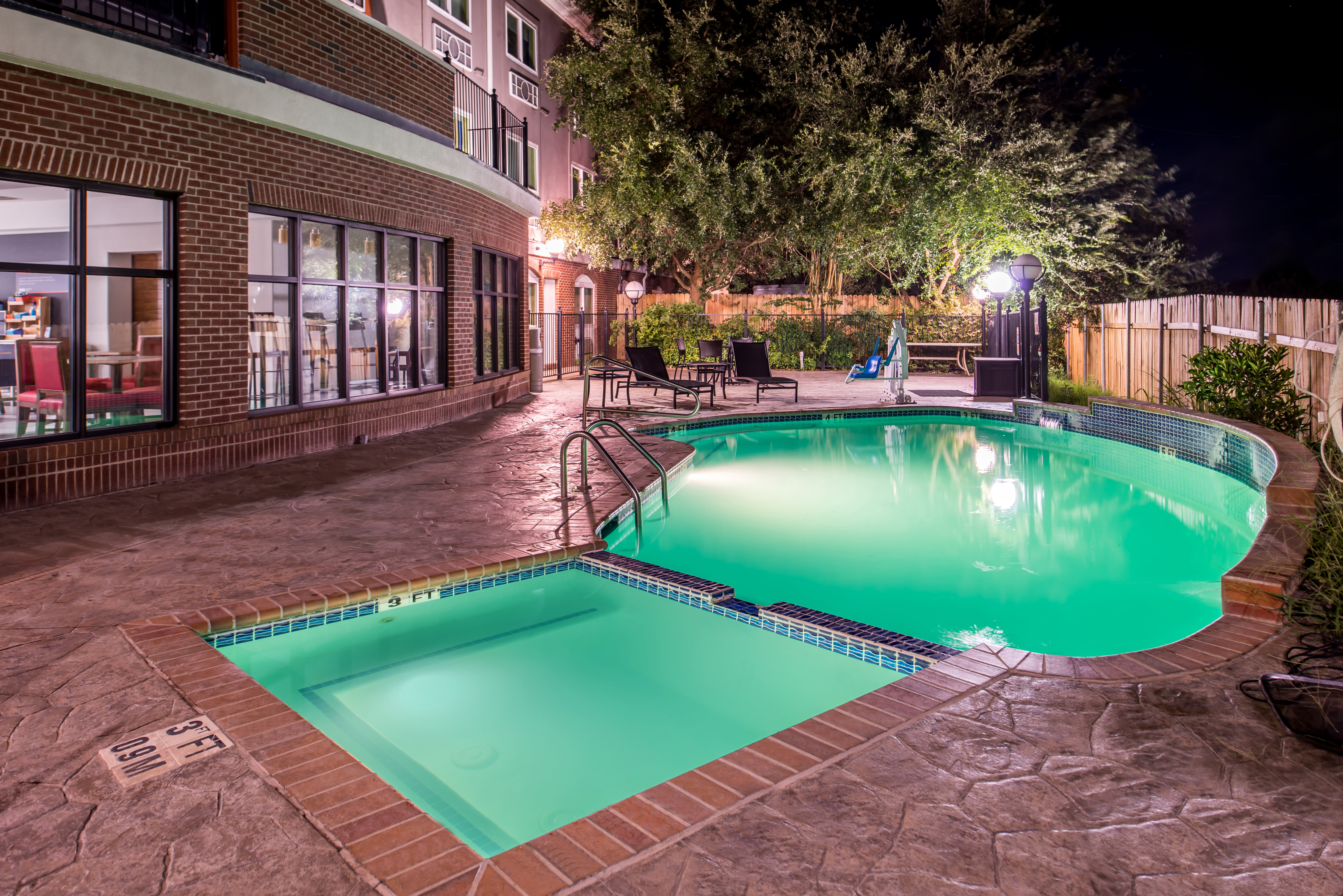 Holiday Inn Express Hotel And Suites Elgin 38/57