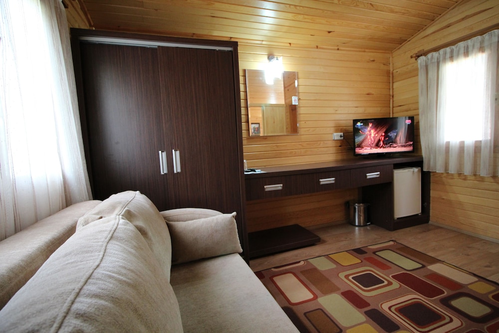 Canada Hotel & Bungalows 12/50