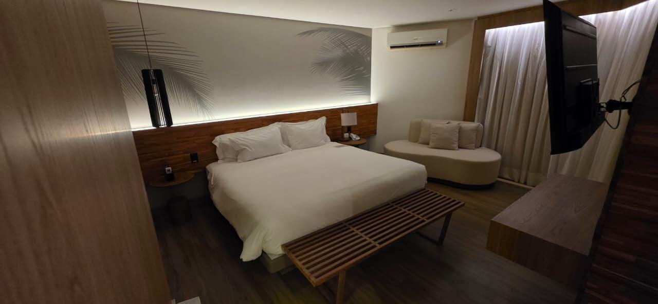 Premium, Suite, Side View