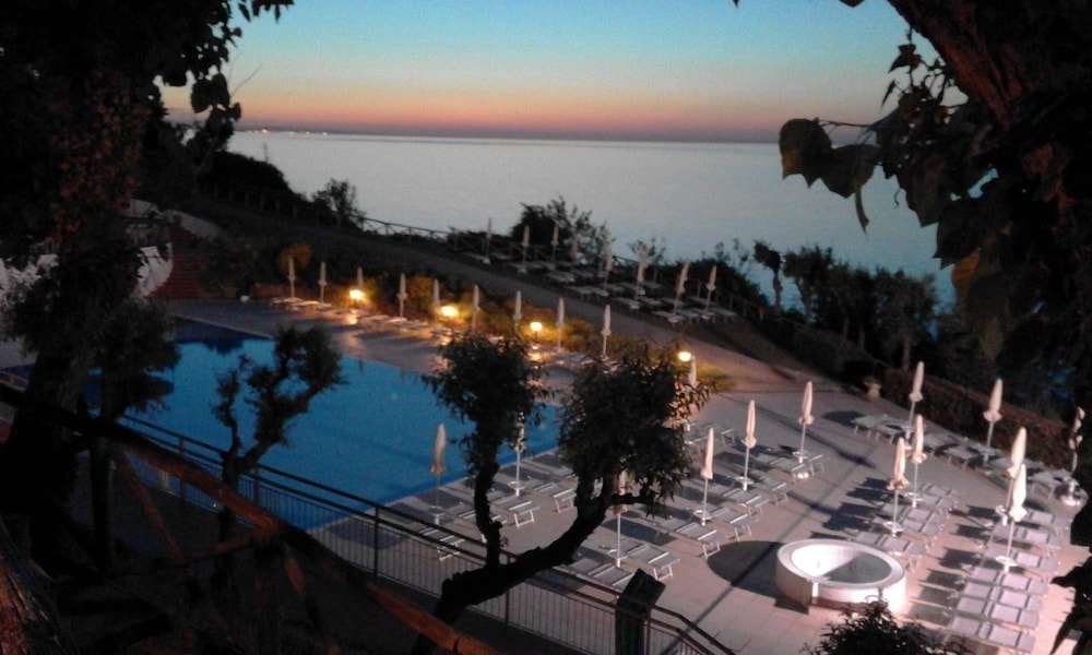 Albergo Capo Est 20/23