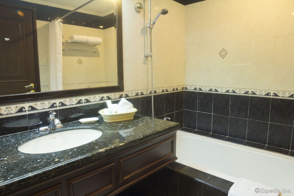 Herald Suites Solana 61/65