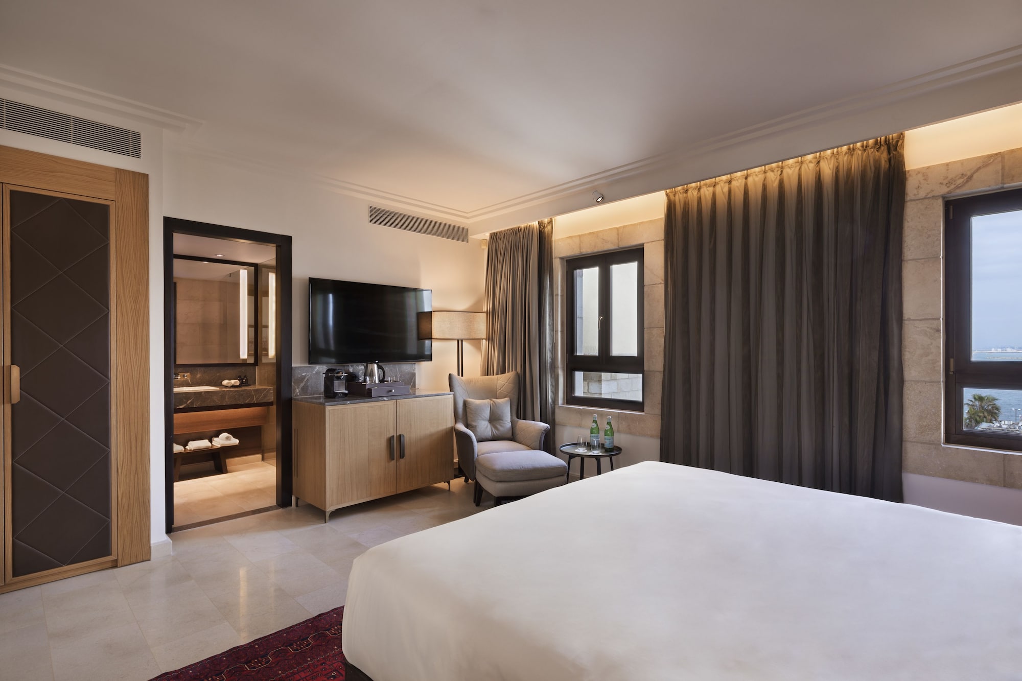 PREMIUM, PARTIAL SEA VIEW