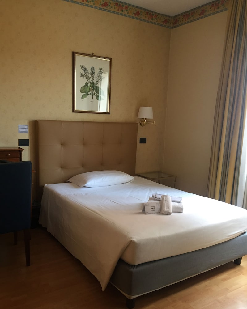 ROOM, TRIPLE