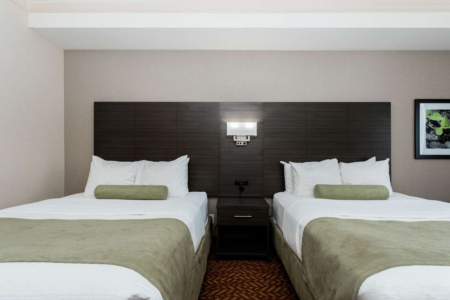Tower, 2 Queen Beds, Large