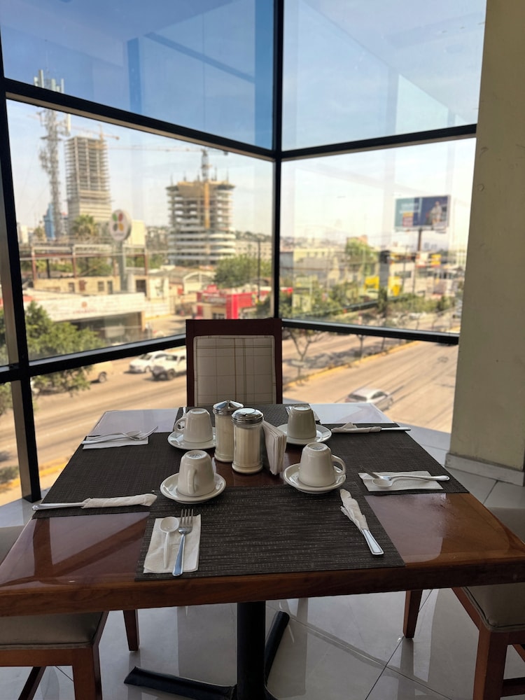 HOTEL FIESTA TIJUANA 33/52