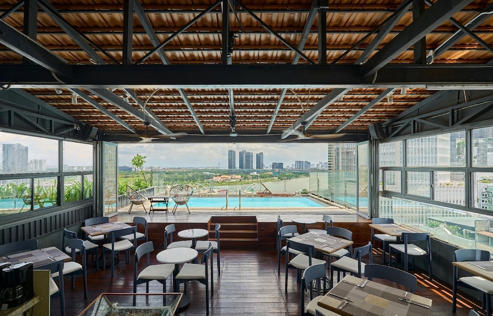 Sky Gem Central Hotel 40/50