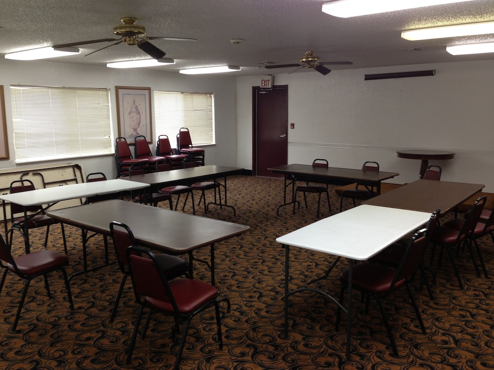 Brentwood Inn Suites 33/41