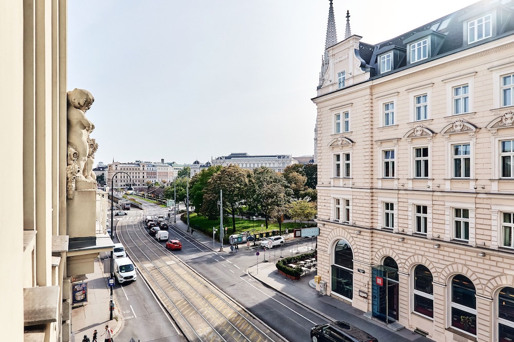 PENSION BARON AM SCHOTTENTOR HOTEL 44/50