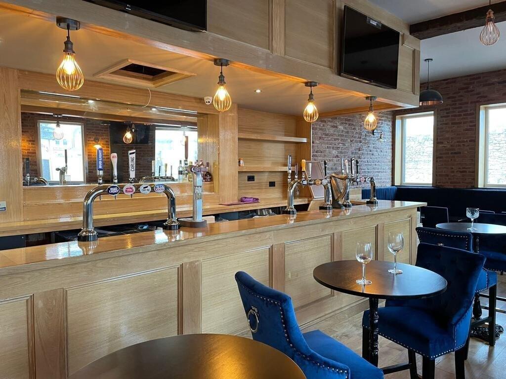 The Royal Crest Hotel & Bar by OYO 7/10