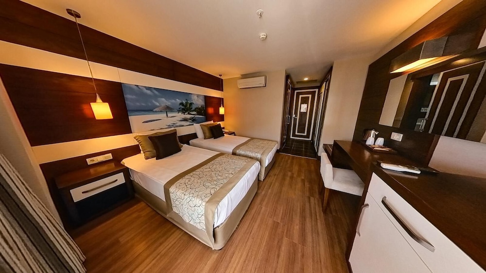 Adella Side Hotel 19/73