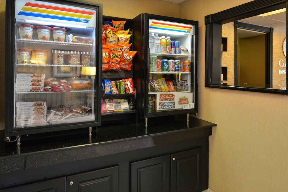Comfort Inn and Suites Alexandria West, VA photo4