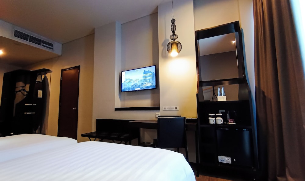 Mercure Surabaya Grand Mirama 32/81
