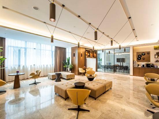Home Inn Plus (Wuxi Zhongshan Road Shenglimen Metro Station) 48/57