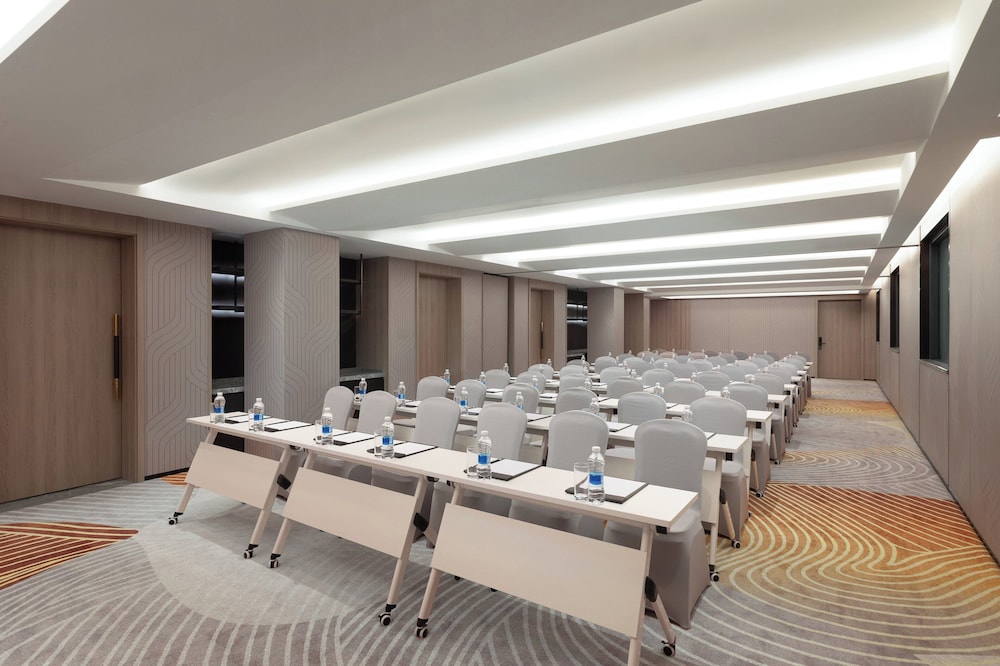 Holiday Inn Hotel & Suites Shanghai Changfeng by IHG 42/50