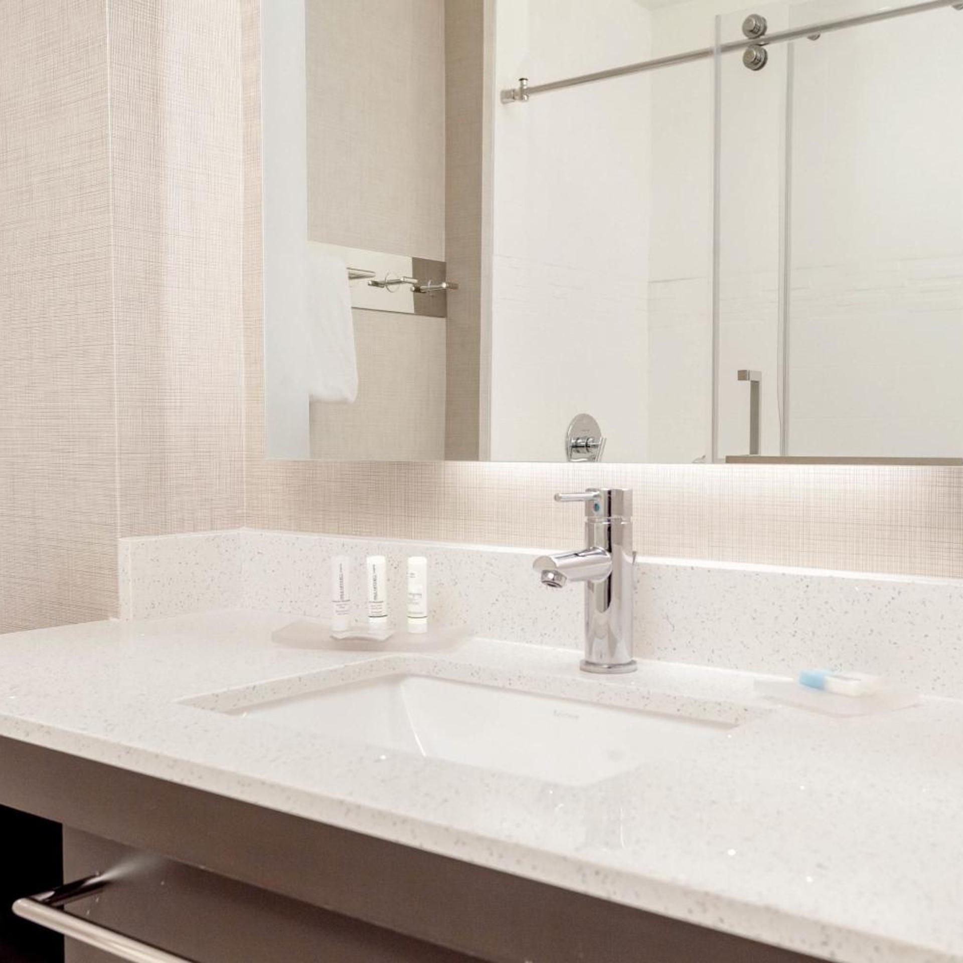 جناح بسرير كينج بغرفة نوم واحدة مع أريكة، Residence Inn by Marriott Loma Linda Redlands 4/6