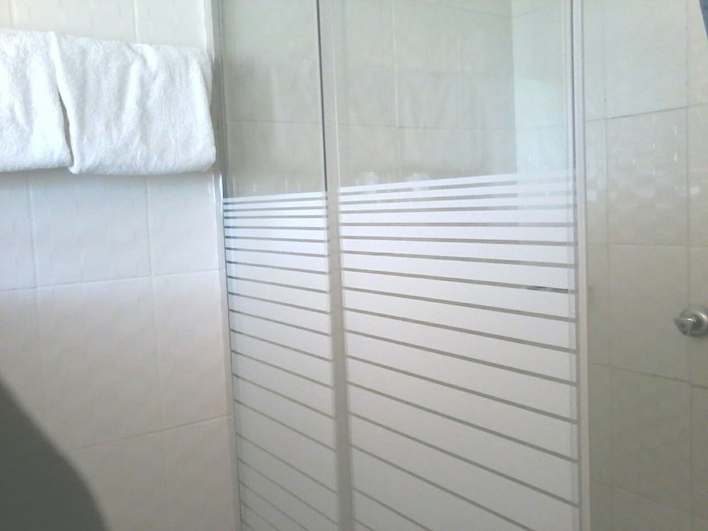 Sharon Avenue Guesthouse 11/17