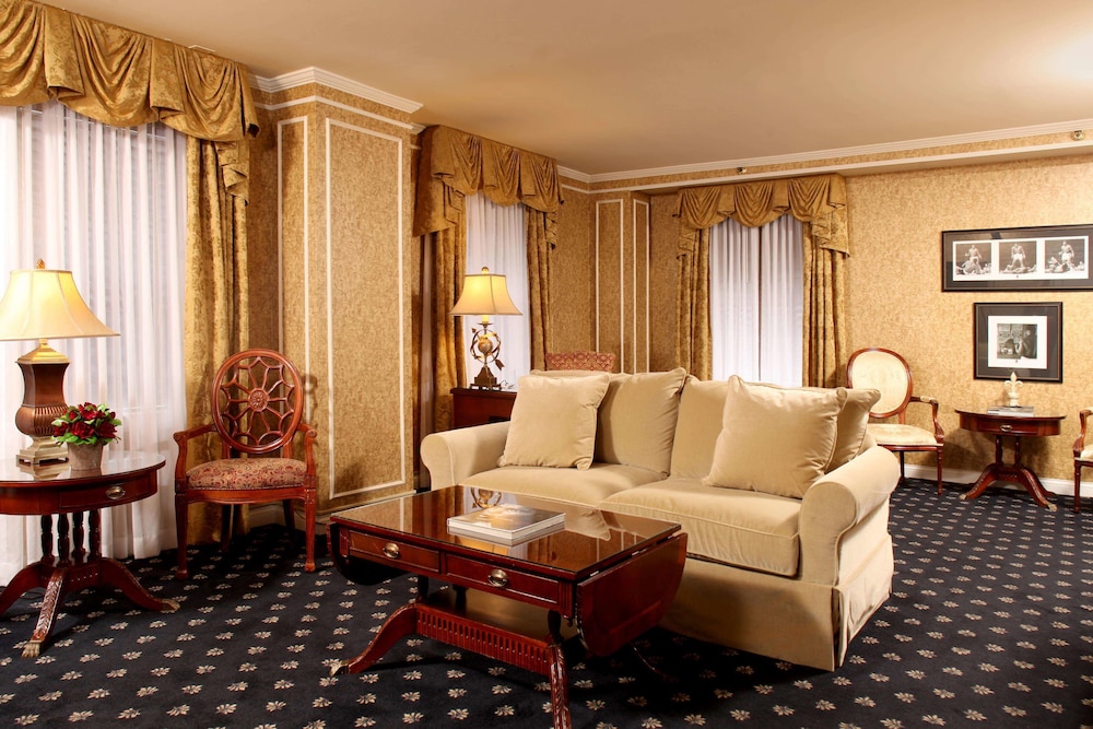 The Brown Hotel 38/61