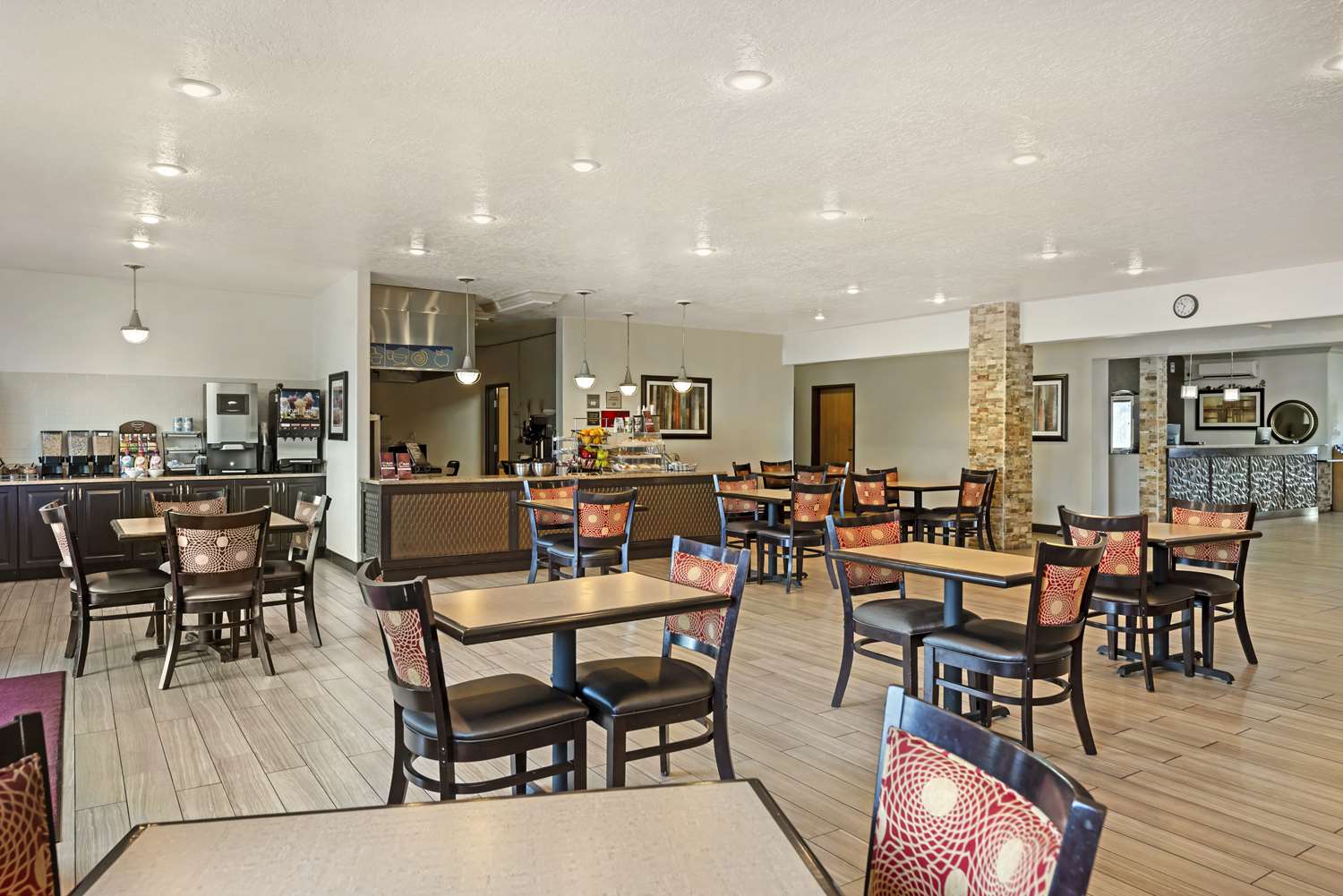 Best Western Plus Eagleridge Inn & Suites 15/17