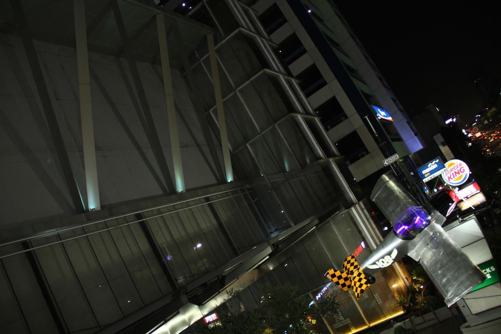 Hotel At 108 By Him 1/24