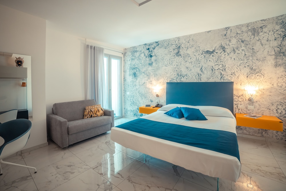 Nautilus Hotel 5/50