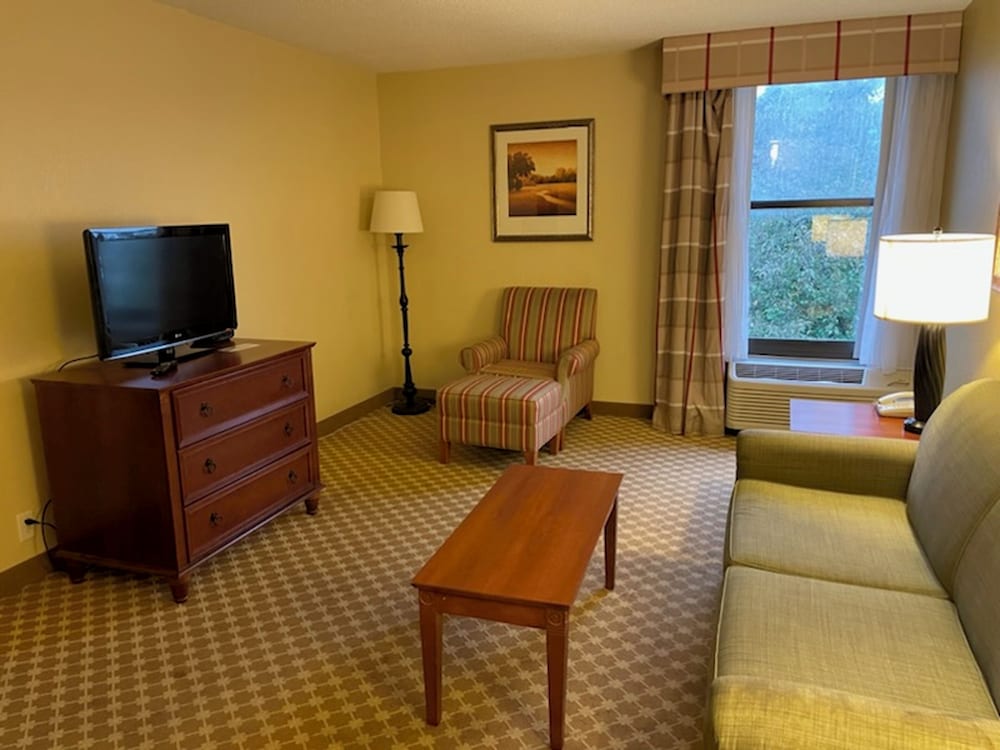 Quality Inn and Suites Saginaw, MI 27/47