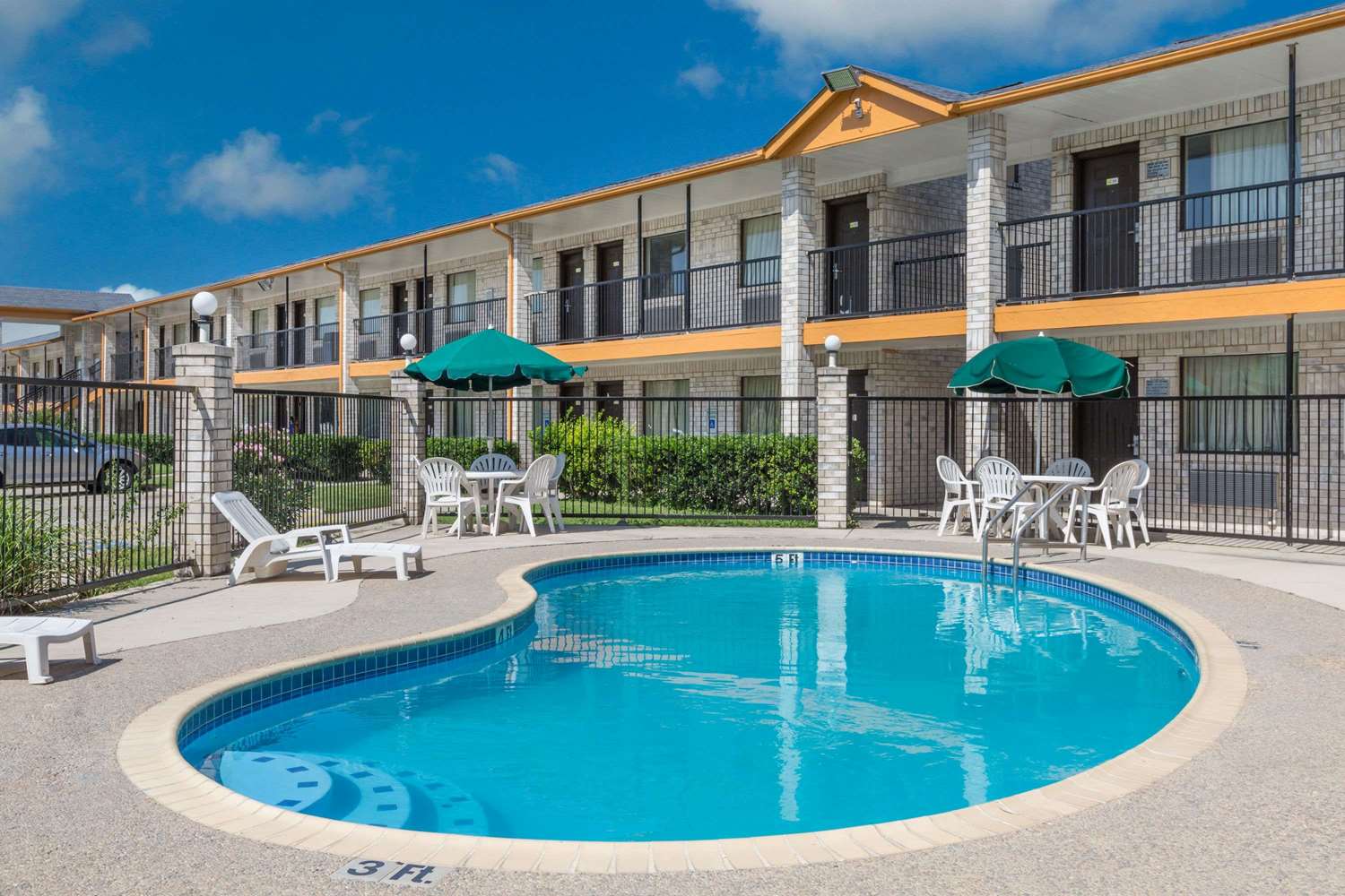 Days Inn by Wyndham San Antonio 4/19