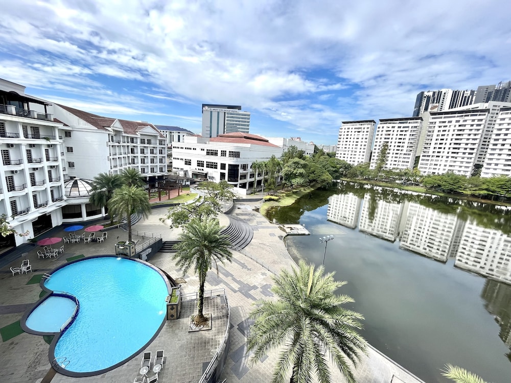 Flamingo Hotel by The Lake Kuala Lumpur 55/61