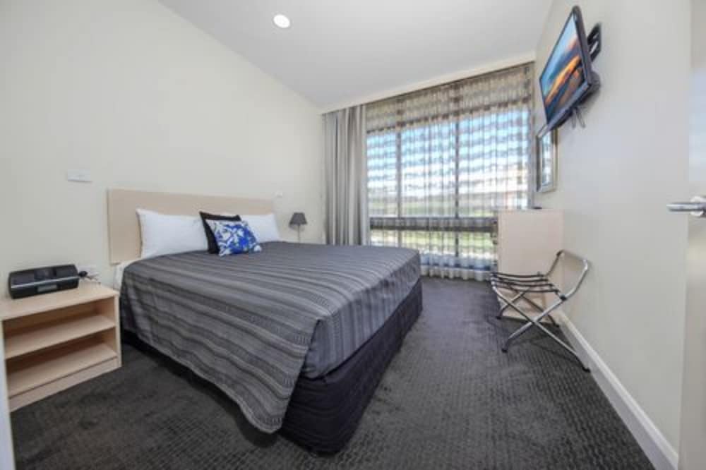 Belconnen Hotel Motel Serviced Apartments 16/48