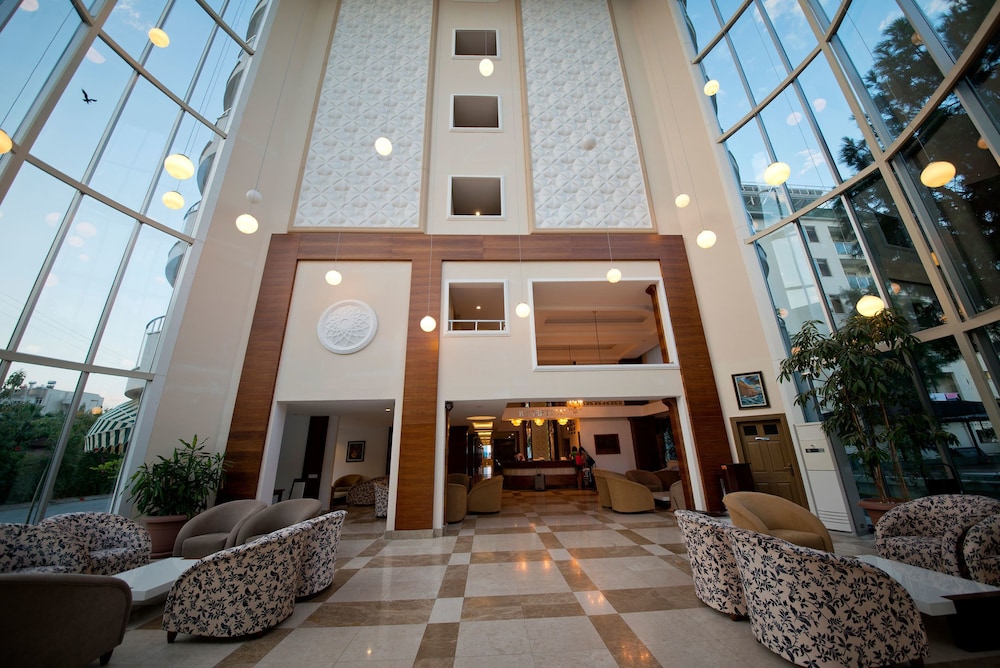 MC Beach Resort Hotel 12/53