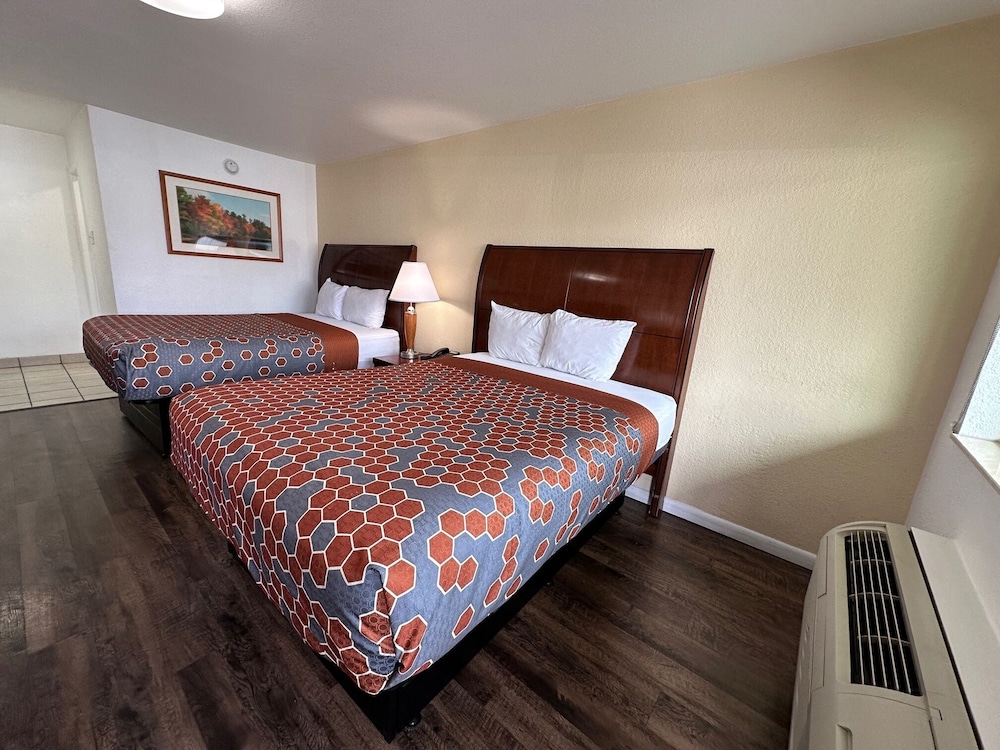 DELUXE, 2 QUEEN BEDS