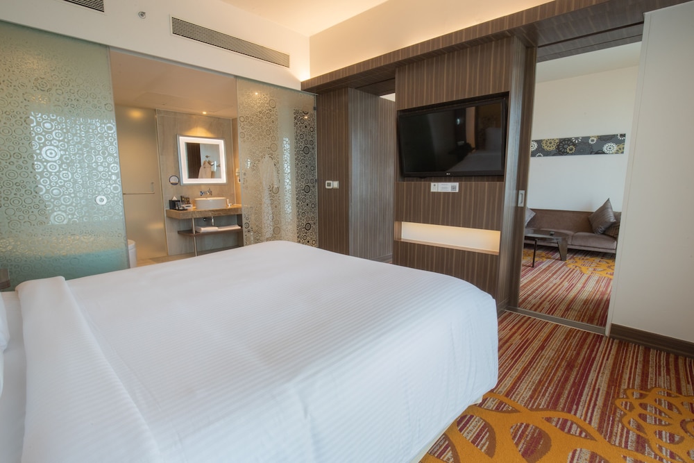 Novotel Pune Nagar Road 18/71