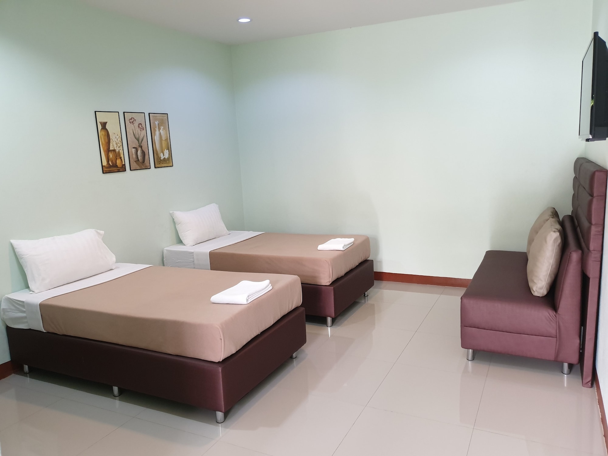 DELUXE, TWIN BEDS